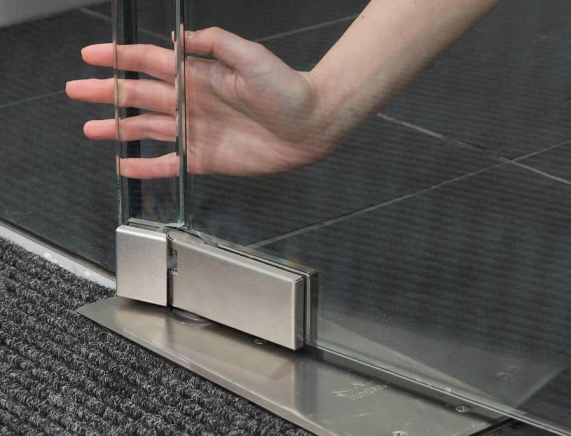 Concealed floor spring for a glass door