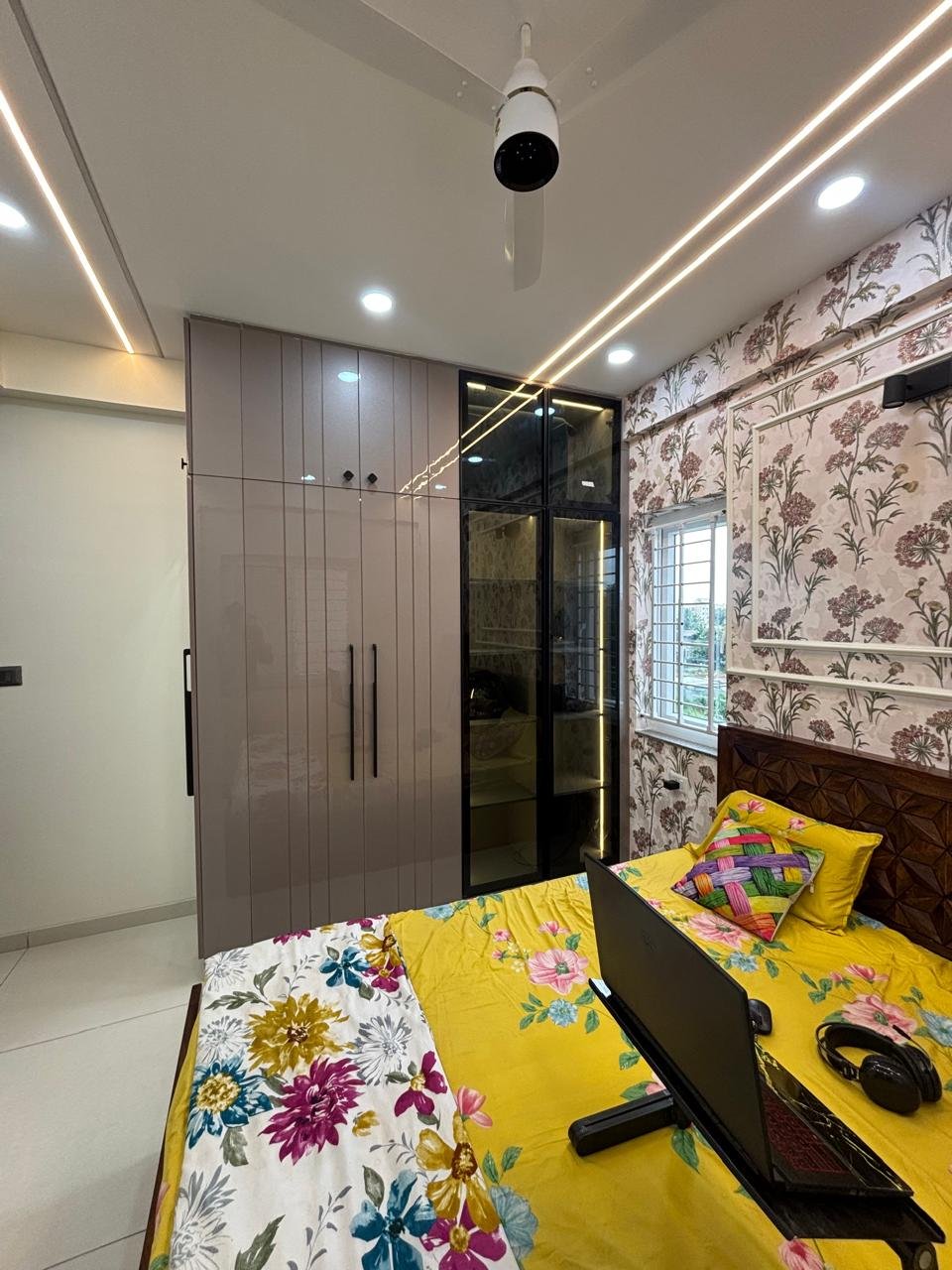 Modern Ceiling Design with Cove Lighting, interiors by Dhrithi Infra