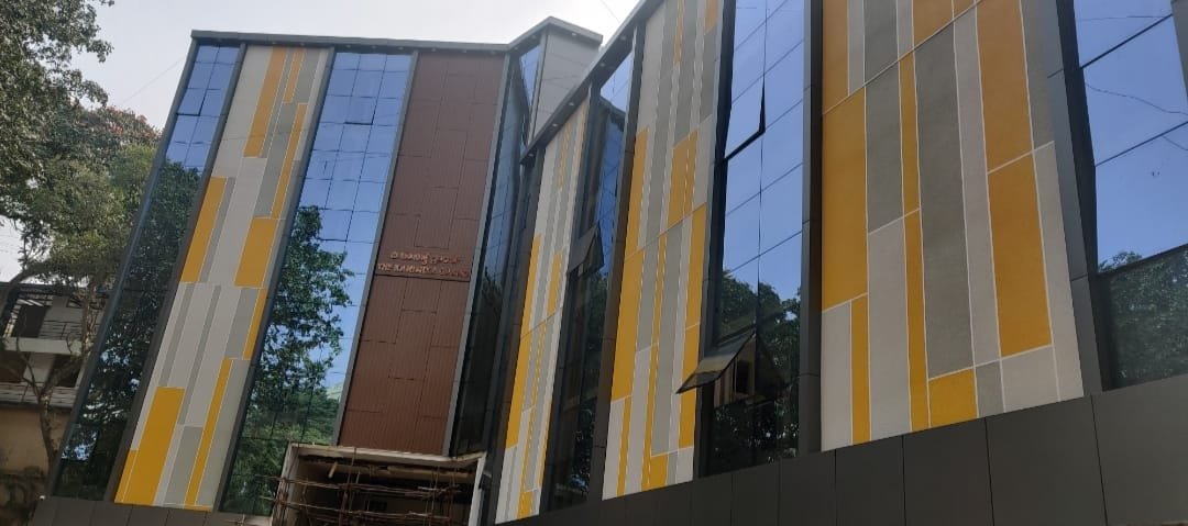 Modern Commercial Building Exterior Design, exterior works by Dhrithi Infra