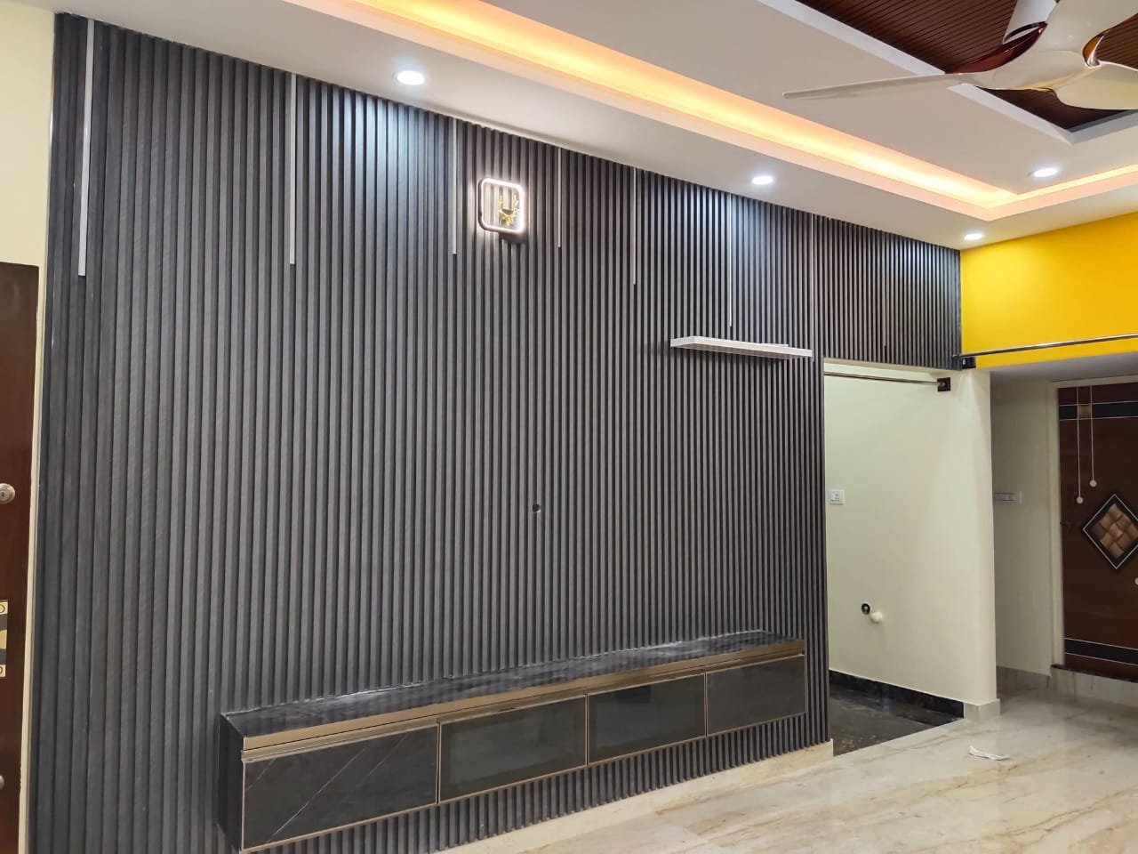Modern Grey Fluted TV Panel with Floating Console, aluminium interiors by Dhrithi Infra