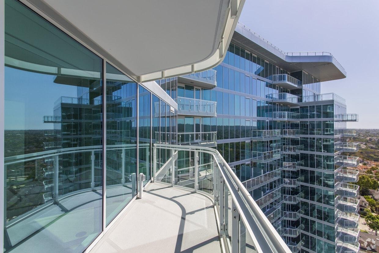 Stainless steel railing with glass infill