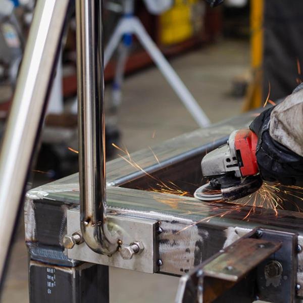 Welding and grinding in the workshop